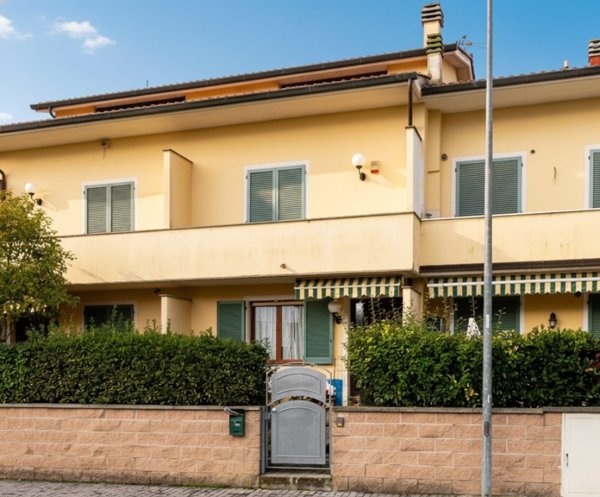 casa indipendente in vendita a Ponsacco