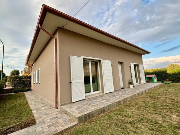 casa indipendente in vendita a Ponsacco