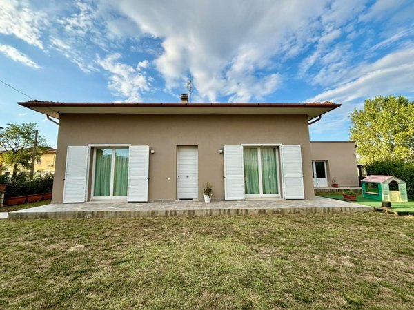 casa indipendente in vendita a Ponsacco