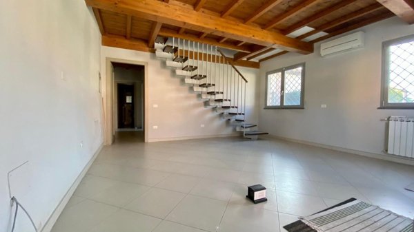 casa indipendente in vendita a Ponsacco