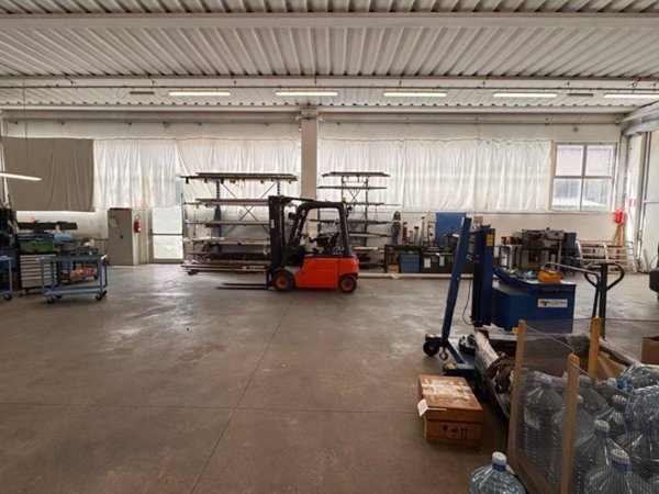 locale commerciale in vendita a Ponsacco