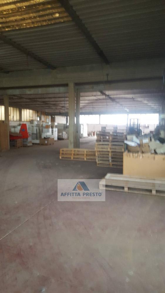 negozio in vendita a Ponsacco