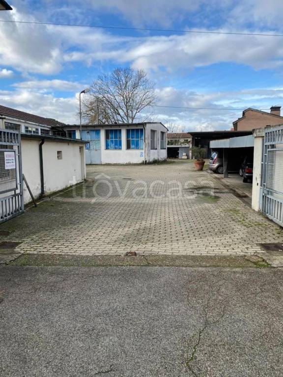 locale commerciale in vendita a Ponsacco