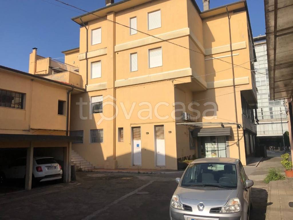 negozio in vendita a Ponsacco