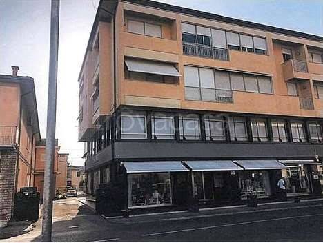 negozio in vendita a Ponsacco