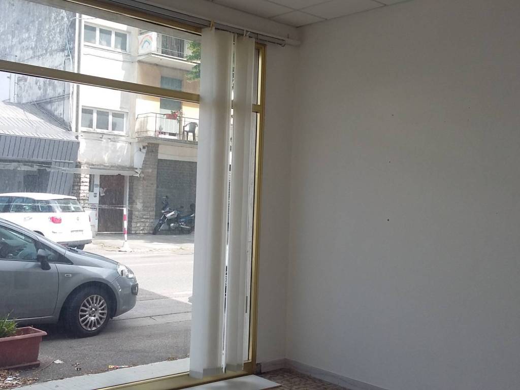 negozio in vendita a Ponsacco