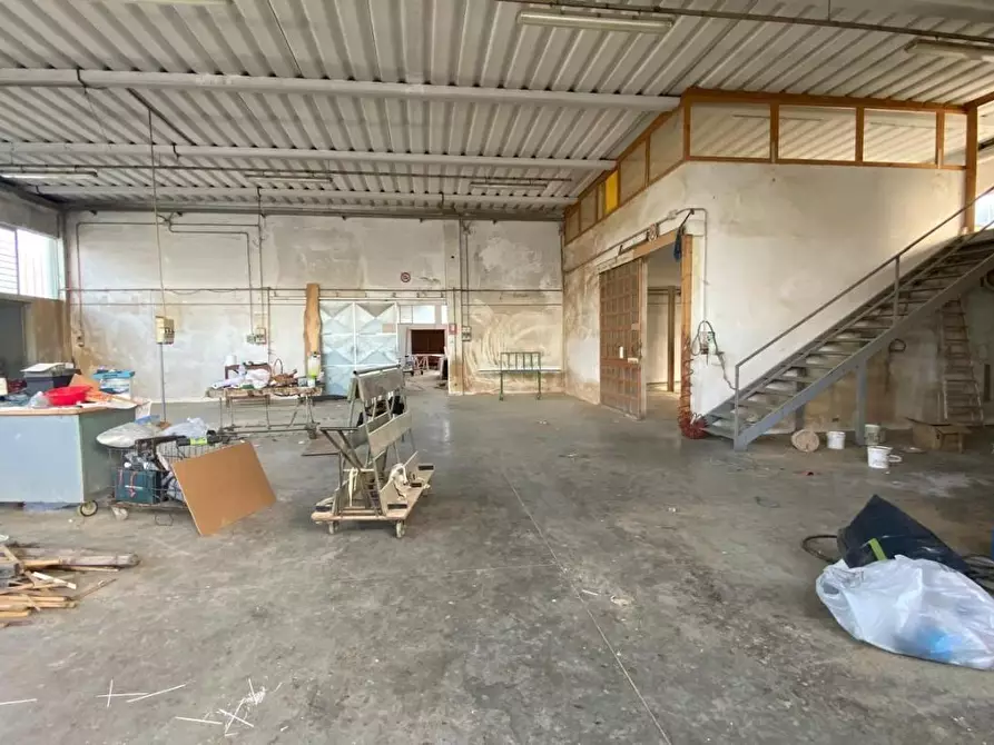 locale di sgombero in vendita a Ponsacco