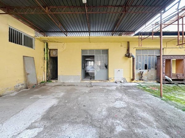 locale commerciale in vendita a Ponsacco