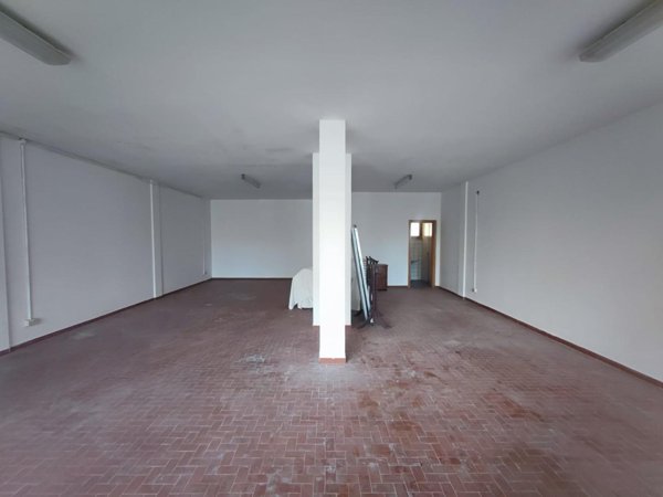 locale commerciale in vendita a Ponsacco