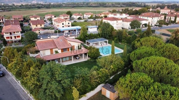 casa indipendente in vendita a Ponsacco in zona Camugliano