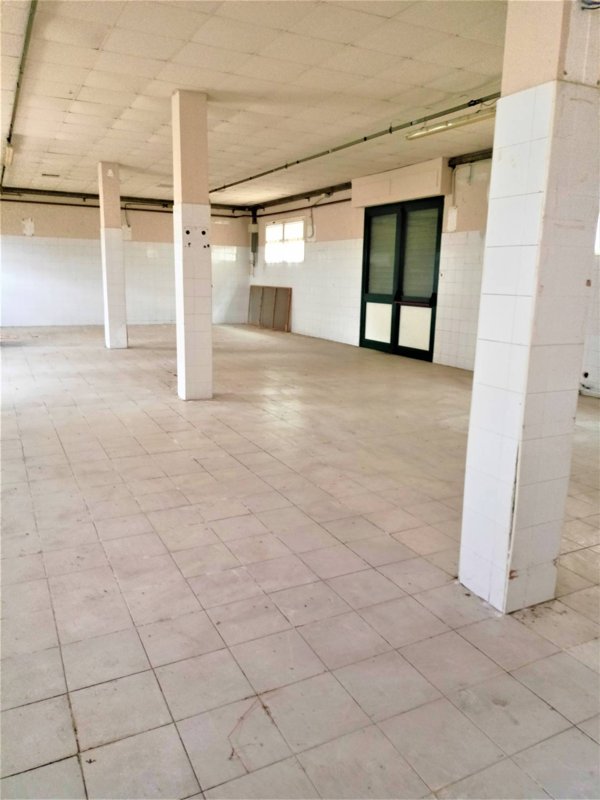 locale commerciale in vendita a Ponsacco