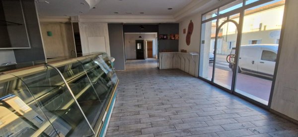 locale commerciale in vendita a Ponsacco