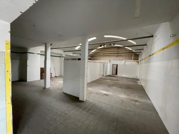 locale commerciale in vendita a Ponsacco