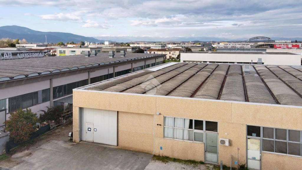 capannone in vendita a Ponsacco