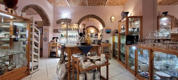 locale commerciale in vendita a Ponsacco