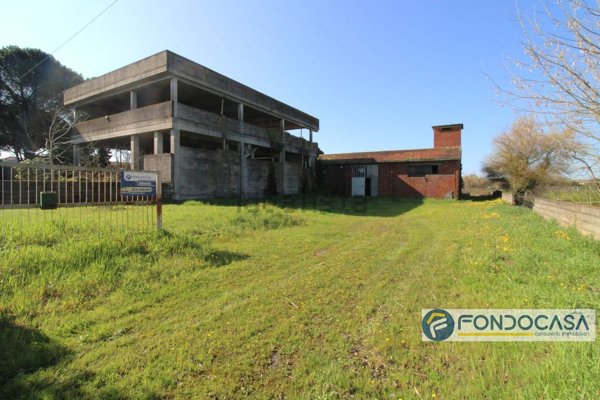 capannone in vendita a Ponsacco