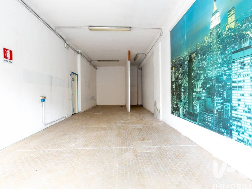 locale commerciale in vendita a Ponsacco