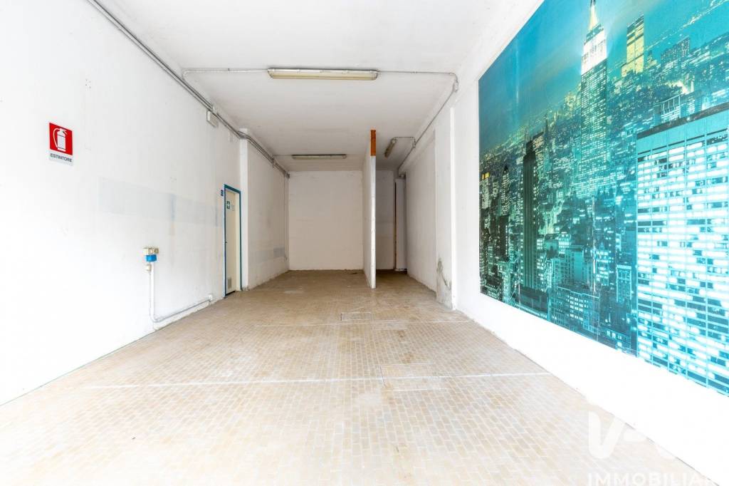 locale commerciale in vendita a Ponsacco