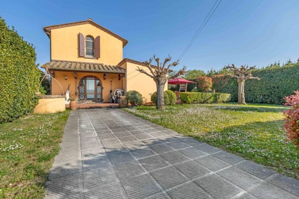 casa indipendente in vendita a Ponsacco