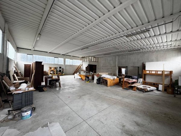 locale commerciale in vendita a Ponsacco