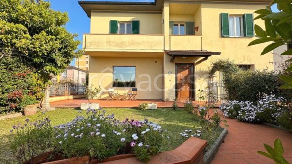 casa indipendente in vendita a Ponsacco