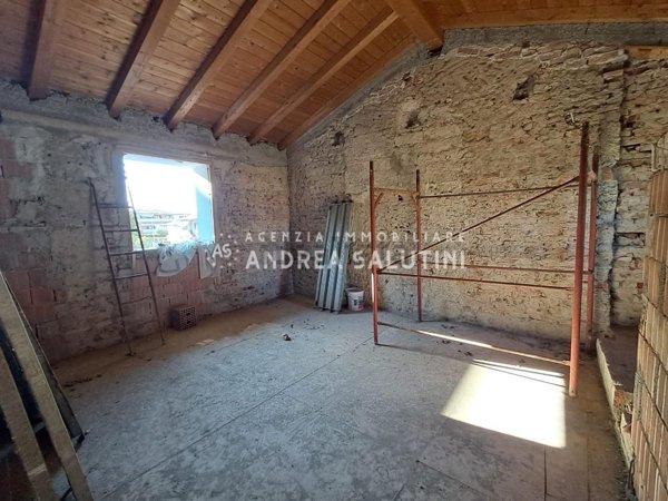 casa indipendente in vendita a Ponsacco