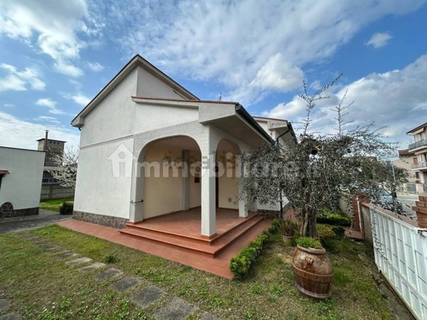 casa indipendente in vendita a Ponsacco