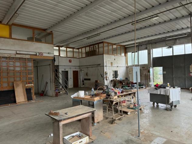 locale commerciale in vendita a Ponsacco