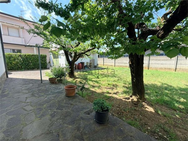 casa indipendente in vendita a Ponsacco