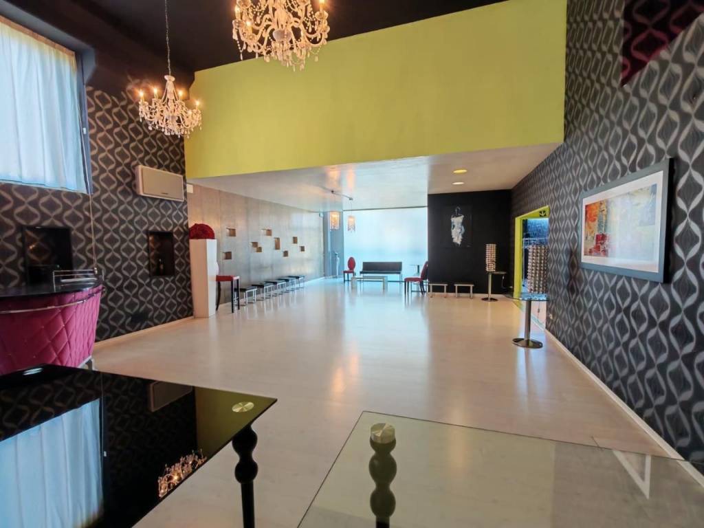 locale commerciale in vendita a Ponsacco