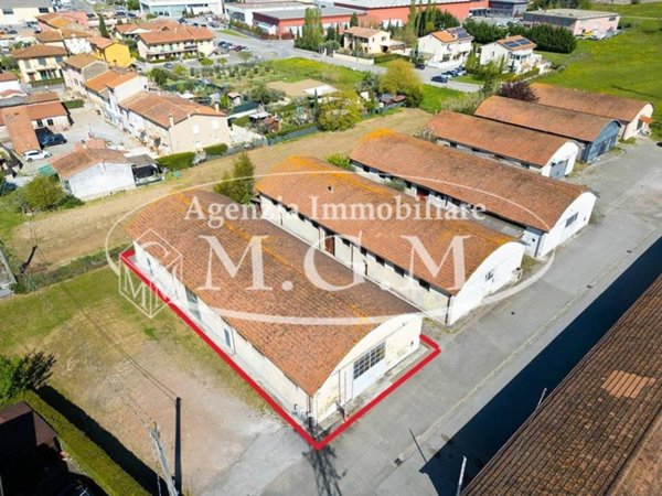 locale commerciale in vendita a Ponsacco