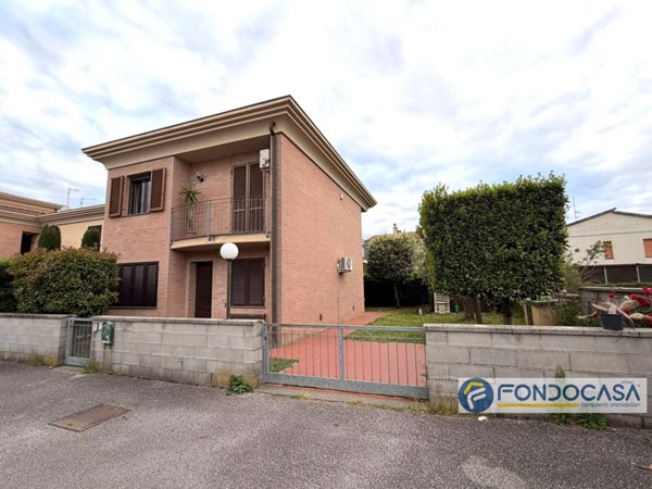 casa indipendente in vendita a Ponsacco