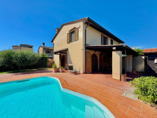 casa indipendente in vendita a Ponsacco
