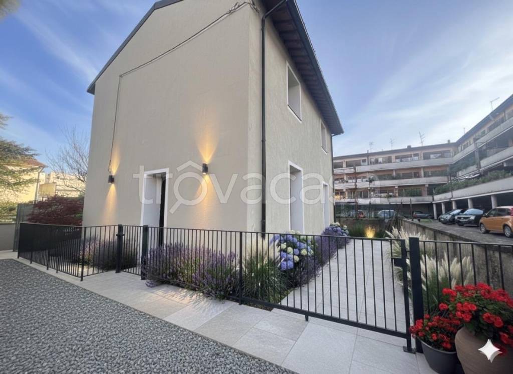 casa indipendente in vendita a Ponsacco