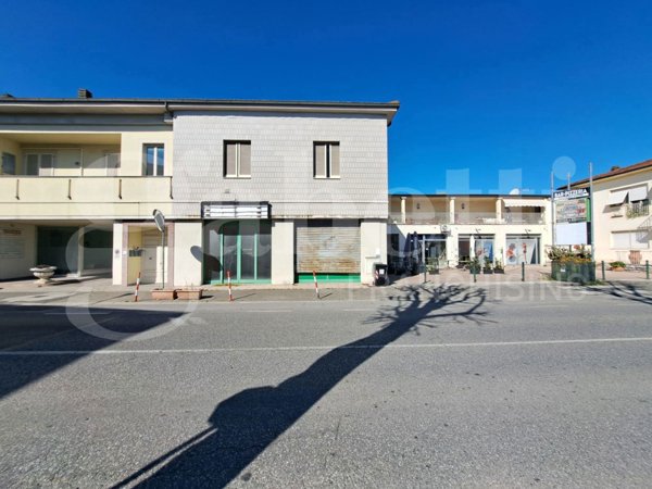 locale commerciale in vendita a Ponsacco