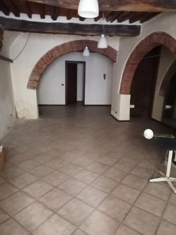 locale commerciale in vendita a Ponsacco