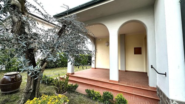 casa indipendente in vendita a Ponsacco