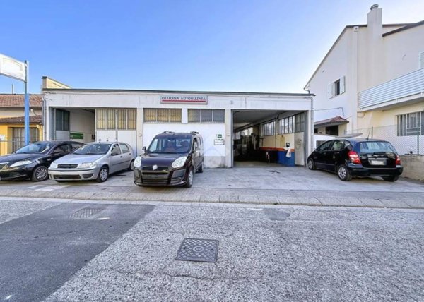 locale commerciale in vendita a Ponsacco