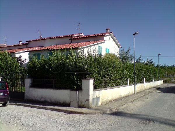 casa indipendente in vendita a Pontedera in zona Santa Lucia