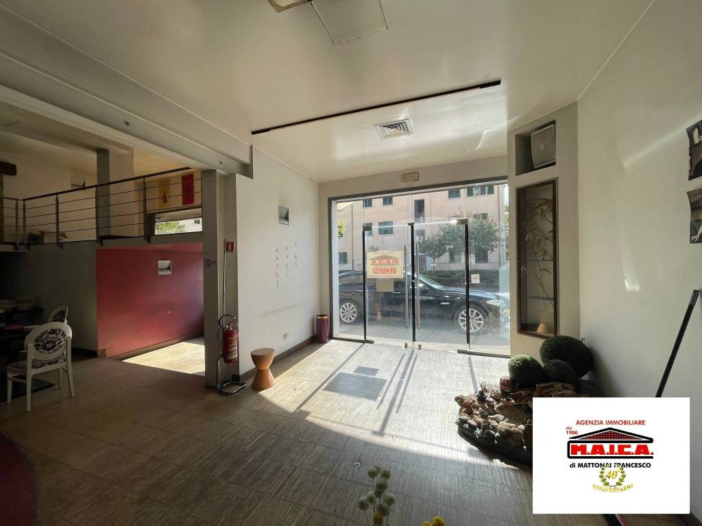 negozio in vendita a Pontedera