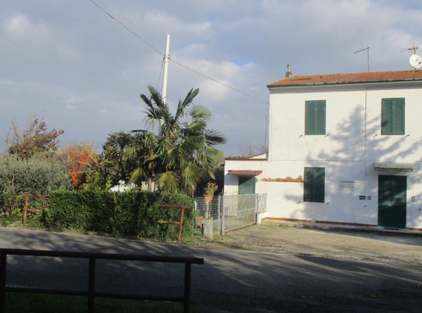 casa indipendente in vendita a Pontedera