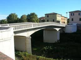negozio in vendita a Pontedera