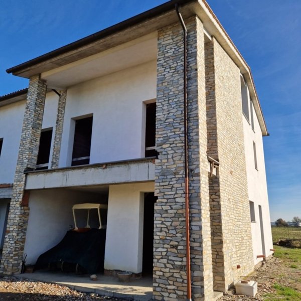 casa indipendente in vendita a Pontedera in zona Pardossi