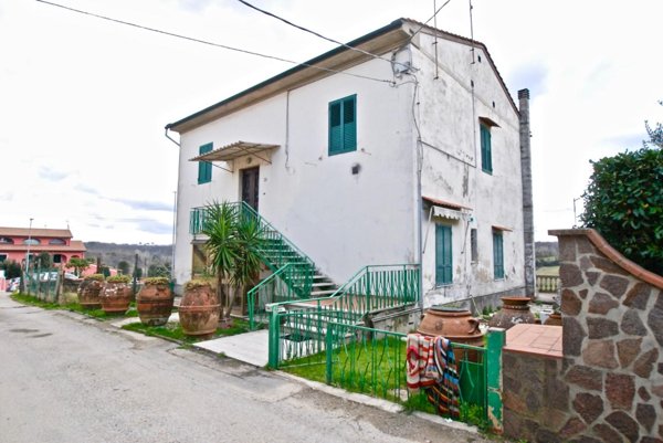 casa indipendente in vendita a Pontedera in zona La Rotta