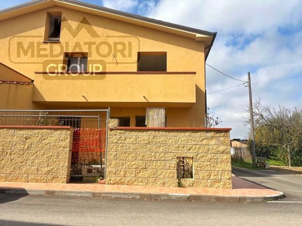 casa indipendente in vendita a Pontedera in zona Santa Lucia