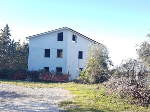 casa indipendente in vendita a Pontedera