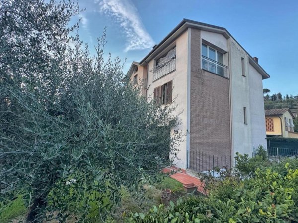 casa indipendente in vendita a Pontedera