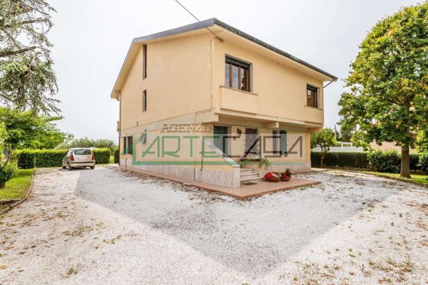 casa indipendente in vendita a Pontedera