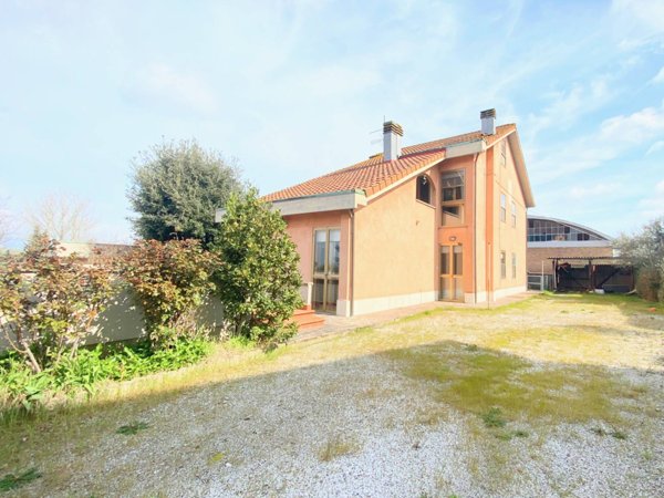casa indipendente in vendita a Pontedera in zona Il Romito
