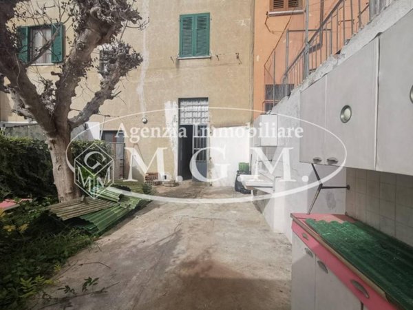 appartamento in vendita a Pontedera in zona Pietroconti